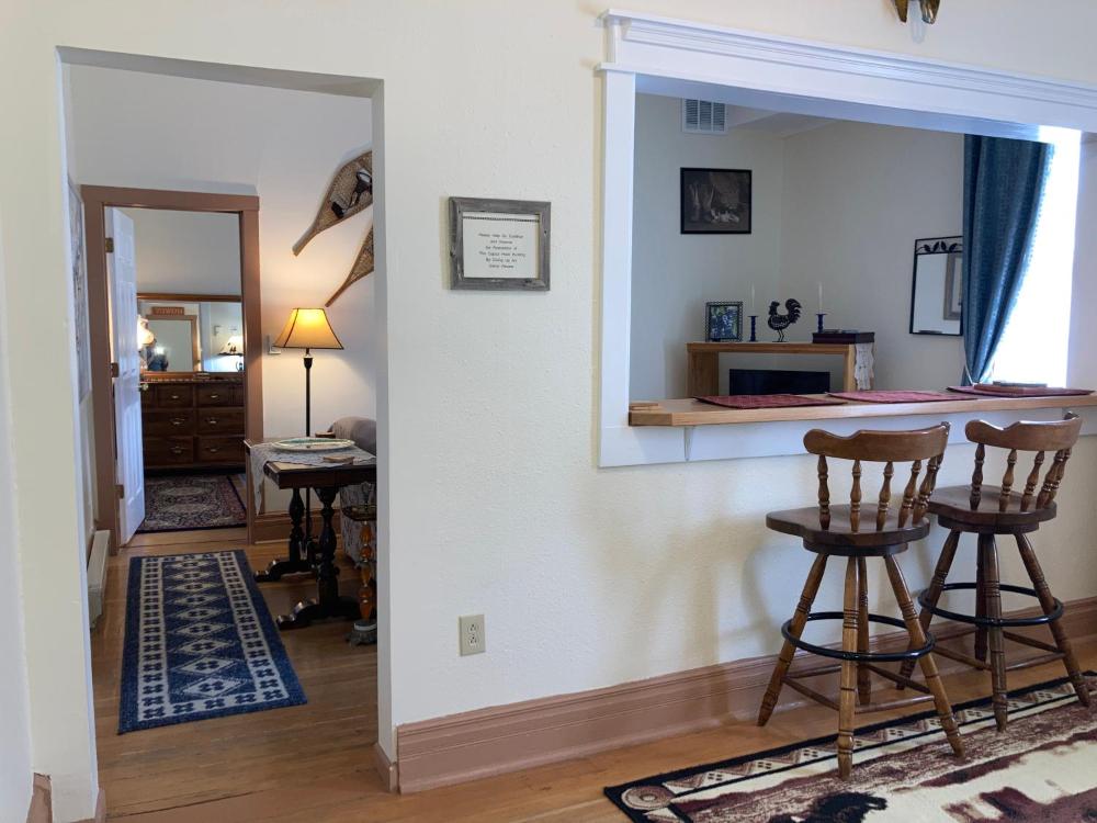 Classic One-Bedroom Apartment with King Bed interior